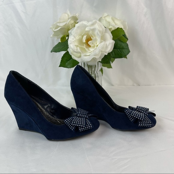 Navy Blue Suede Wedges with Studded Bow, Size 6.5 - Picture 4 of 9
